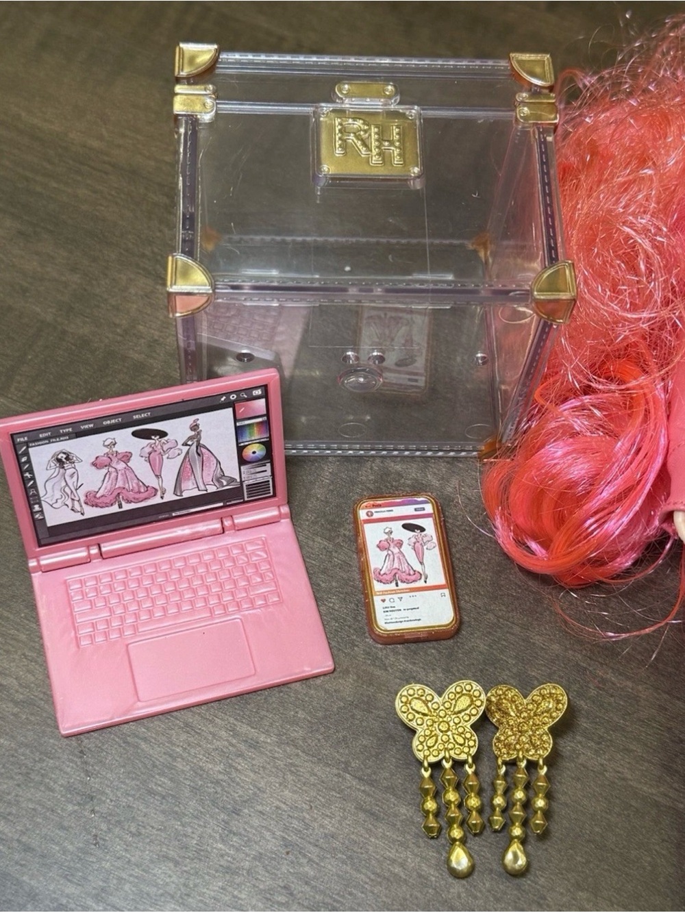 Rainbow High Series 5 Priscilla Perez
Articulated Fashion Doll Pink Accessories - Picture 3 of 10